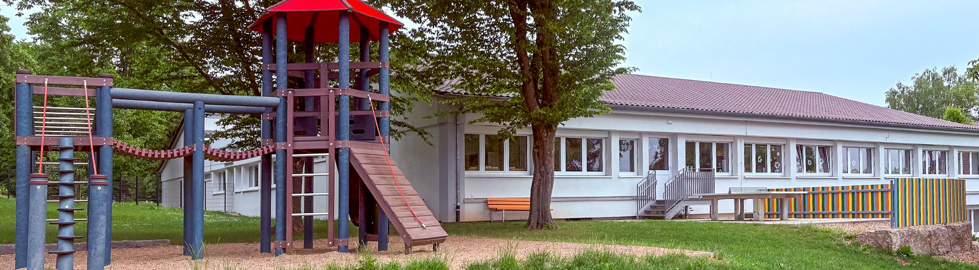 Spielplatz der Grundschule Hainstadt Slide background